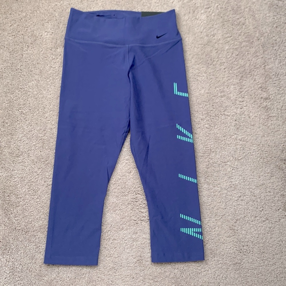 Women’s brand new with tags purple Nike legend tight fit Capri size small